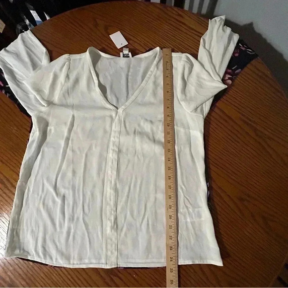 J. Crew LOT OF TWO Sz 10 Sheer V-Neck Tops Popover White & Blue Floral TINY FLAW - Picture 16 of 16